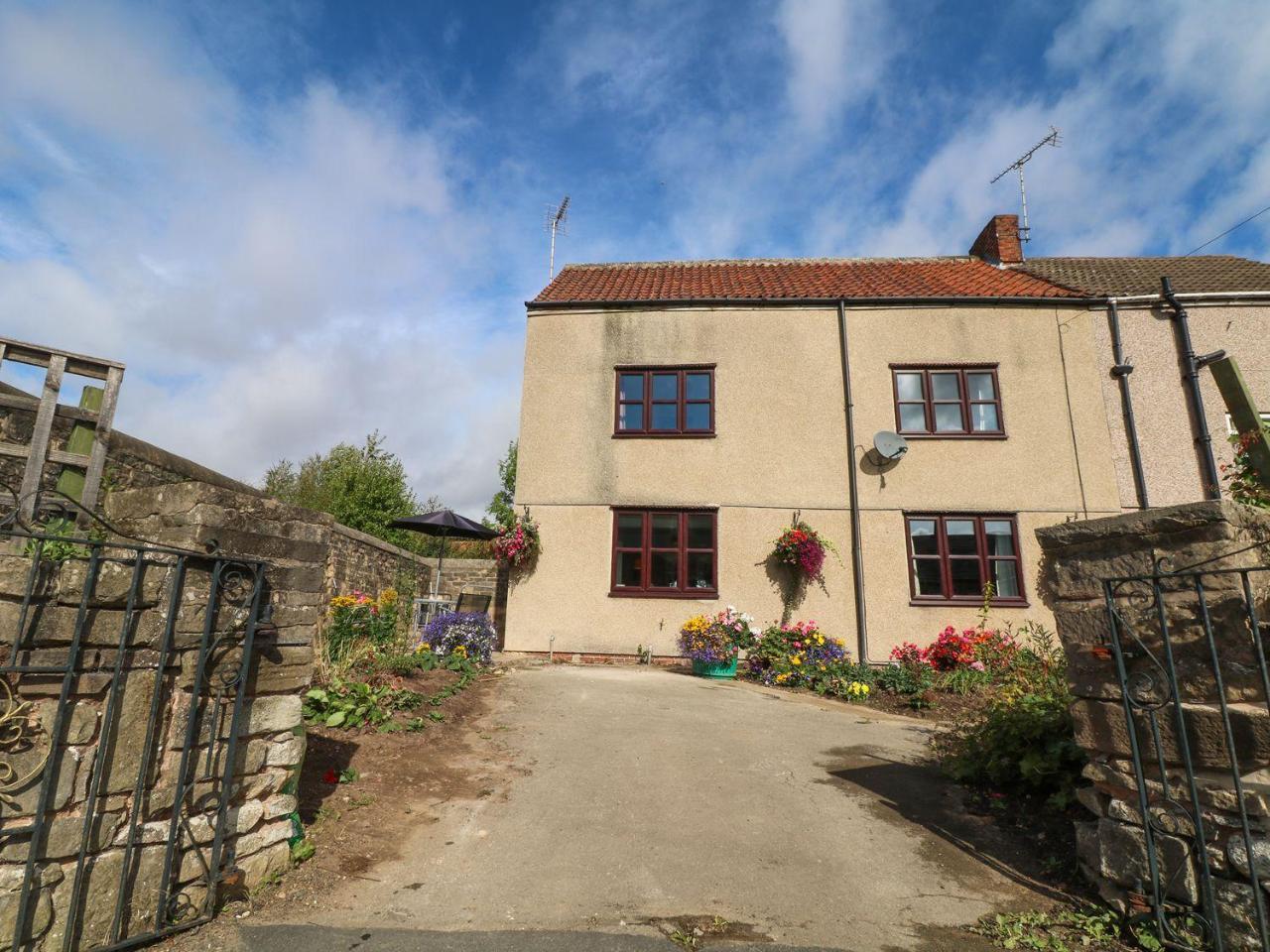 Dove Cottage Clowne Exterior photo